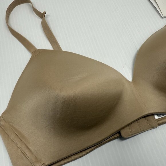 B.tempt’d by Wacoal Wire Free Bra 38B Nude Seamless Lightly Lined Comfort NWT - Picture 2 of 5